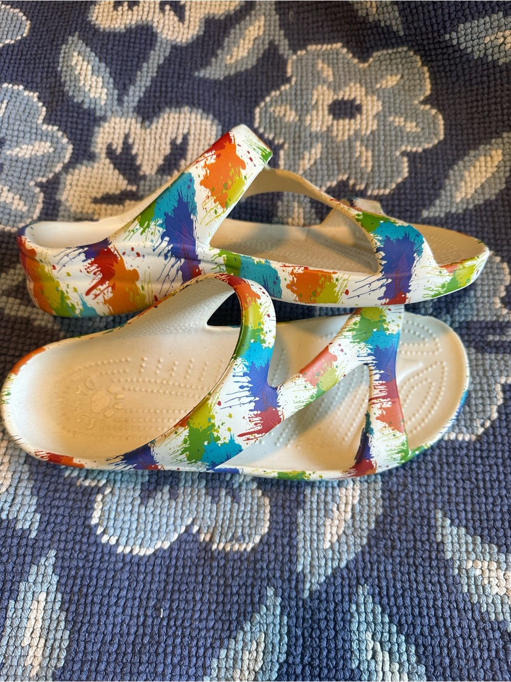 🌈 DAWGS Splash Paint Print Comfort Sandals White Multicolor Size 10